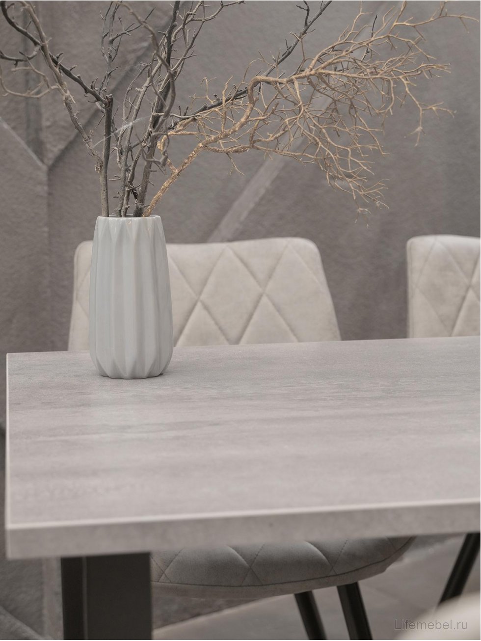 Деревянный стол Тринити Лофт 140х80 бетон светлый / черный матовый