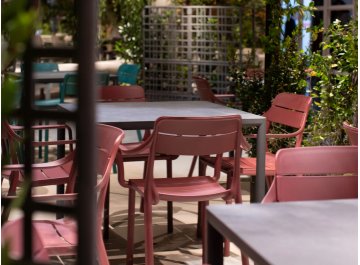 Кресло пластиковое Cassia бургунди