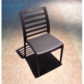 Пластиковый стул Rigaный