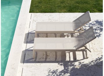 Шезлонг-лежак пластиковый Plano бежевый