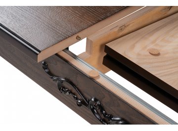 Деревянный стол Бевье