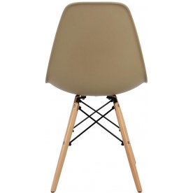 Пластиковый стул Eames