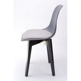 Пластиковый стул Сашш