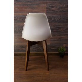 Пластиковый стул Сашш