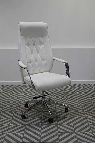 Компьютерное кресло Sarabi черное из шоурума 2