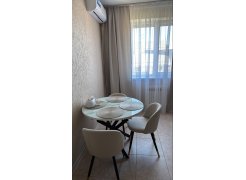 Стул на металлокаркасе Gabi 1 бежевый / черный с серебряными наконечниками фото покупателя 365