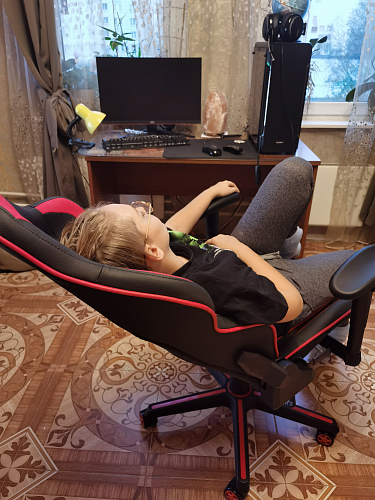 Компьютерное кресло Racer черное / бежевое фото покупателя 107