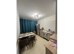 Стул на металлокаркасе Gabi 1 бежевый / черный с серебряными наконечниками фото покупателя 563