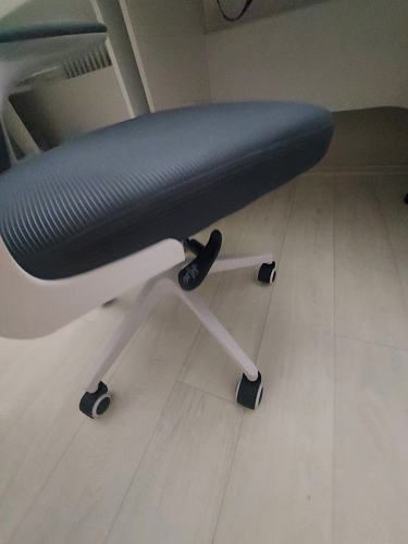 Компьютерное кресло Konfi dark gray / pink / white фото покупателя 24