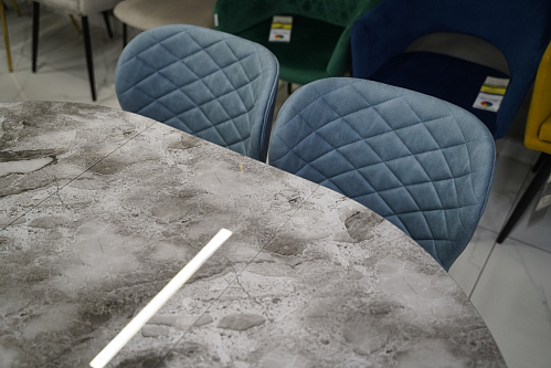 Стеклянный стол Алингсос 100(140)х100х76 мрамор серый / черная шагрень из шоурума 2