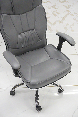 Компьютерное кресло Vestra light gray из шоурума 1