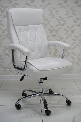 Компьютерное кресло Class white из шоурума 1