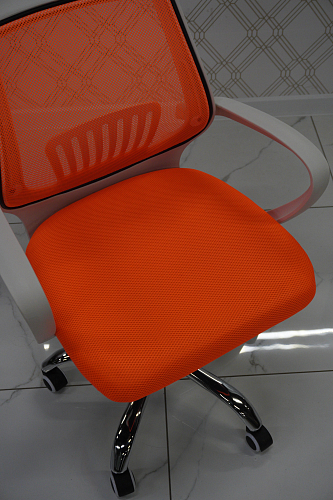 Компьютерное кресло Ergoplus белое / розовое из шоурума 1