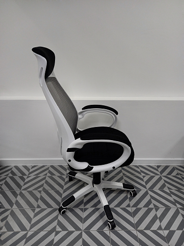 Компьютерное кресло Burgos белое из шоурума 3